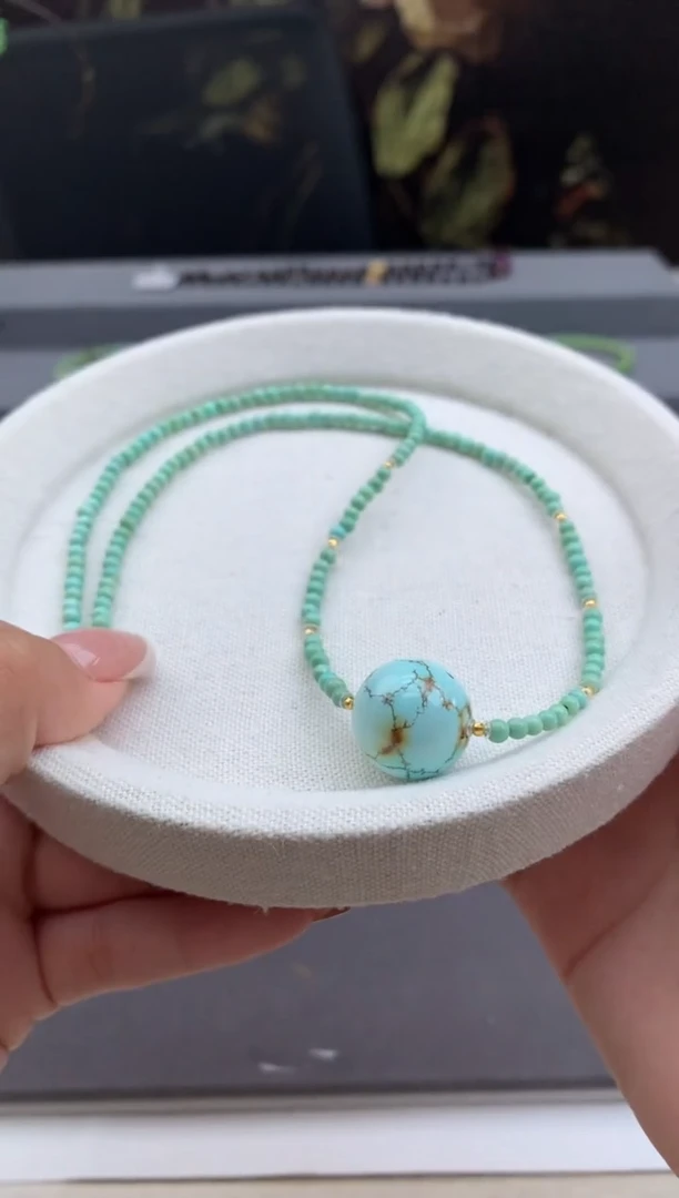 18K金镶嵌绿松石锁骨链顺.A66