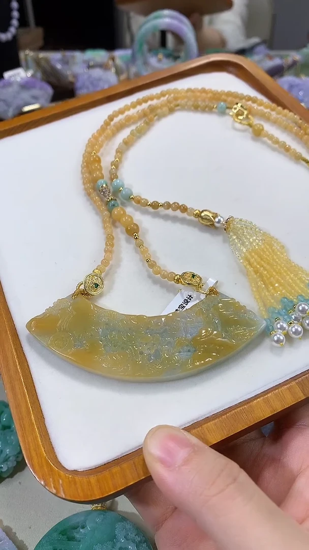 颈饰未镶嵌翡翠吊坠