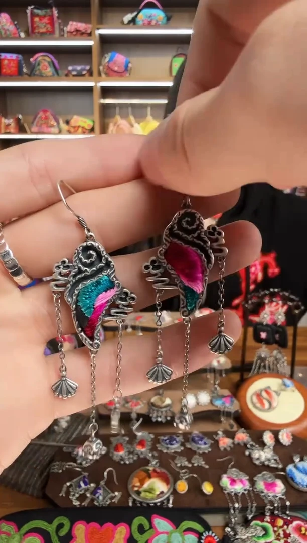 【闪购商品】织绣89蒙阿苏苗绣传承