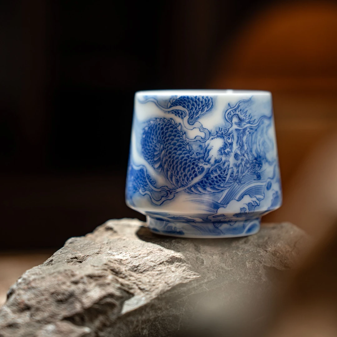 熊友根窑青花龙海浪纹敛口杯景德镇手工手绘茶具