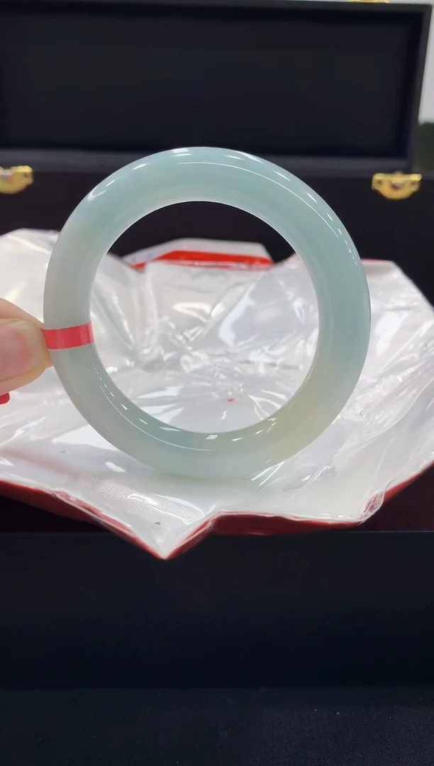 翡翠手镯未镶嵌手镯