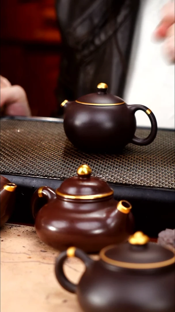 茶壶紫砂四号井茄皮紫泥描金小西施130cc