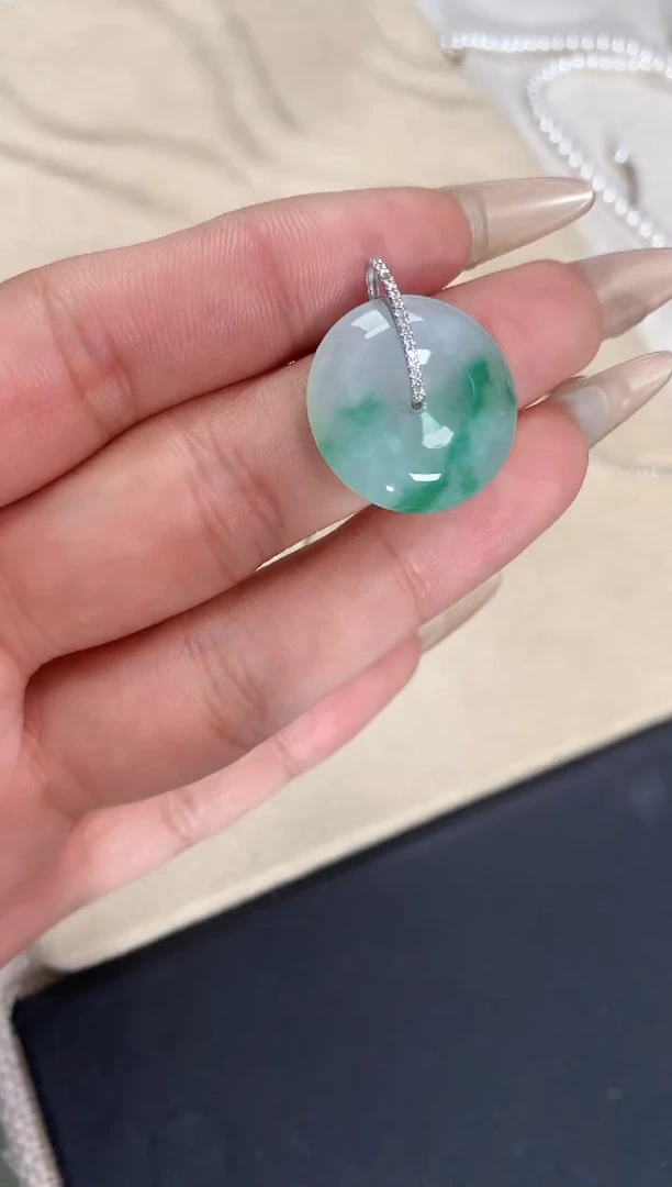 【闪购商品】翡翠吊坠(不含链)18K金镶嵌平安扣