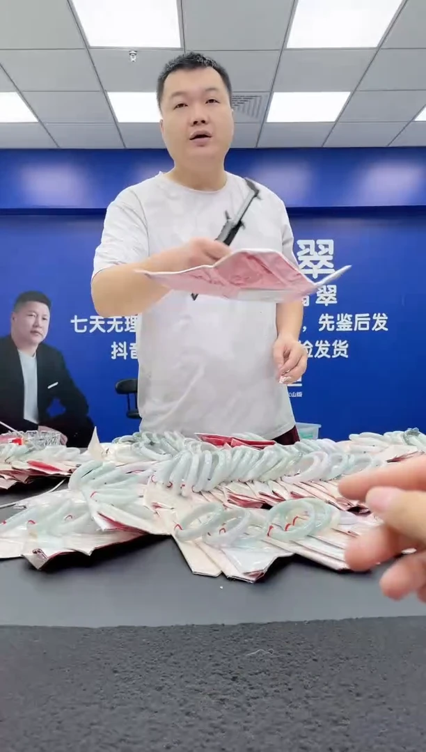 翡翠手镯未镶嵌AAAAAAAAAAAAAA
