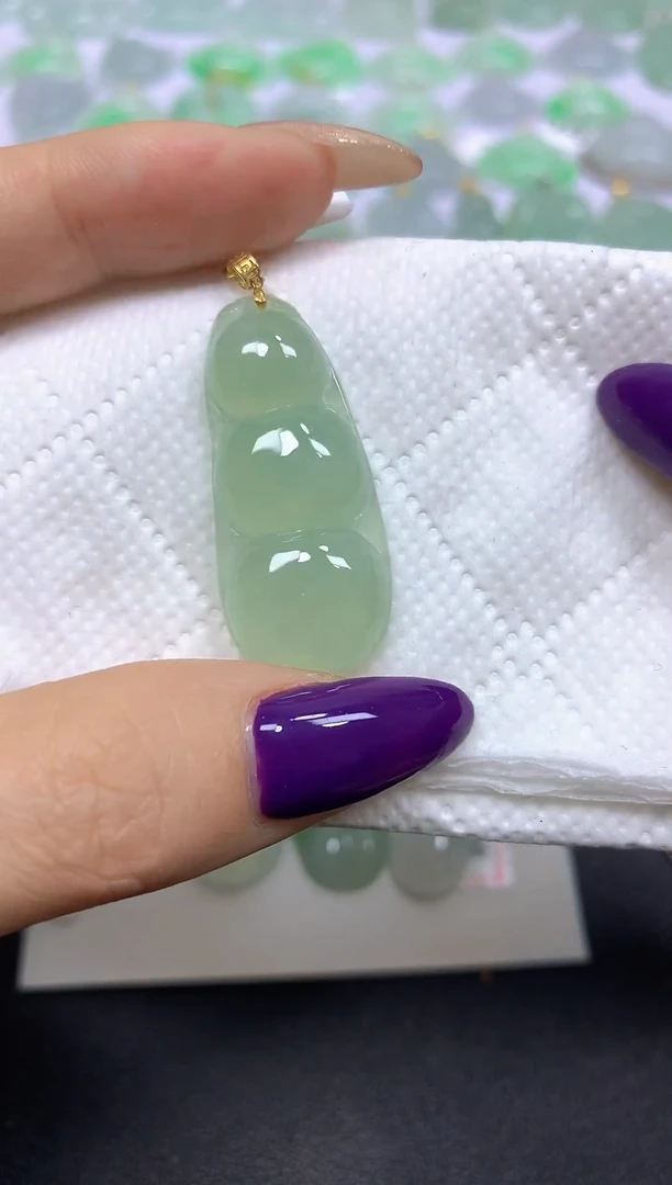 颈饰18K金镶嵌翡翠 1