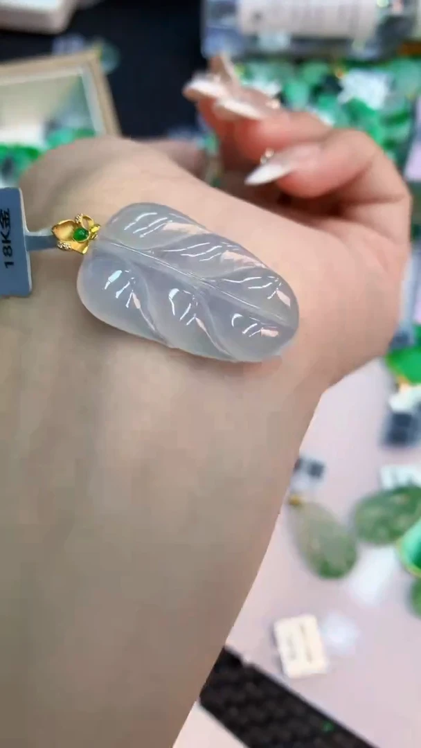 翡翠18K金镶嵌吊坠(不含链)1