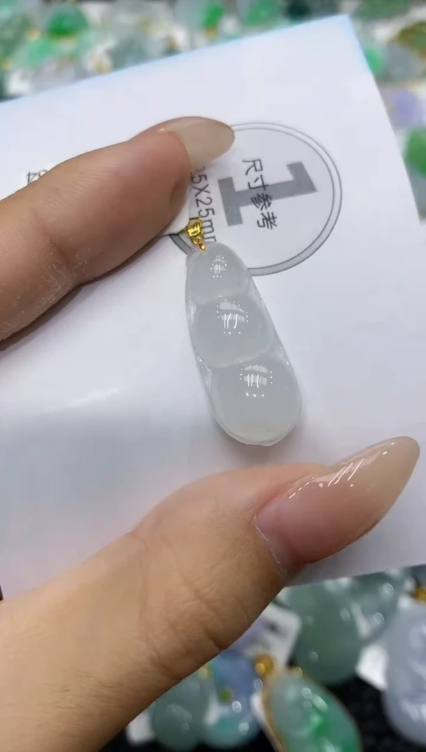 颈饰18K金镶嵌翡翠111111111111
