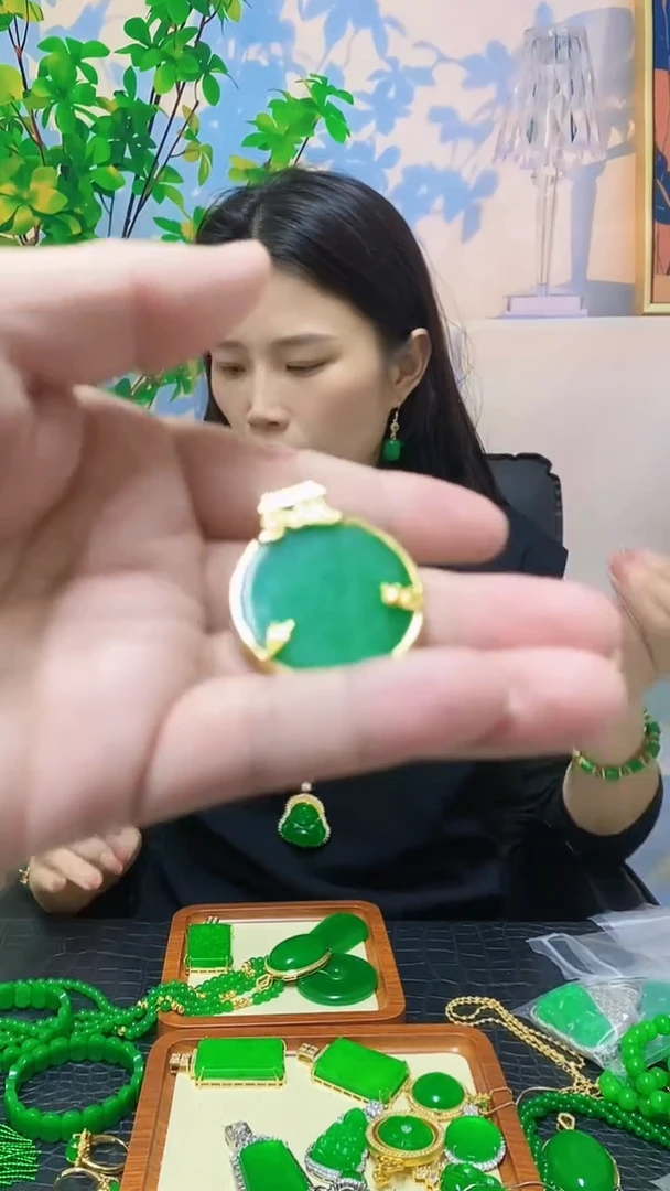 【闪购商品】翡翠吊坠(赠链)14K金镶嵌翡翠吊坠