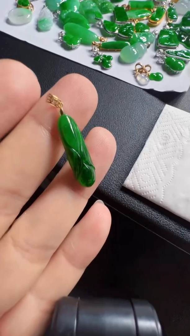 吊坠(不含链)18K金镶嵌翡翠268