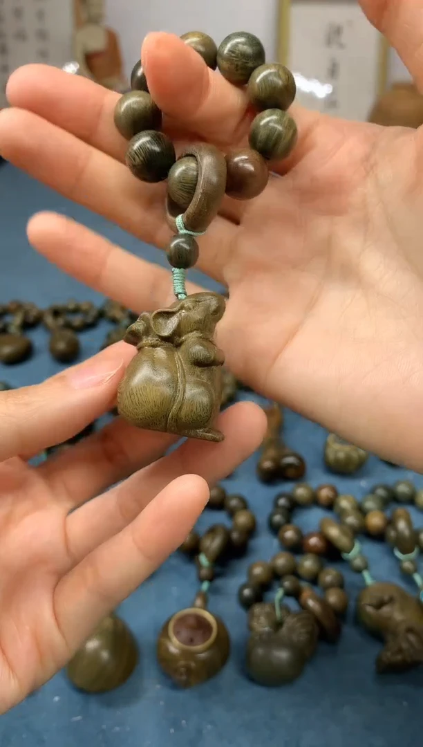 【闪购商品】维腊木（绿檀）把件代代鼠钱 盘玩件