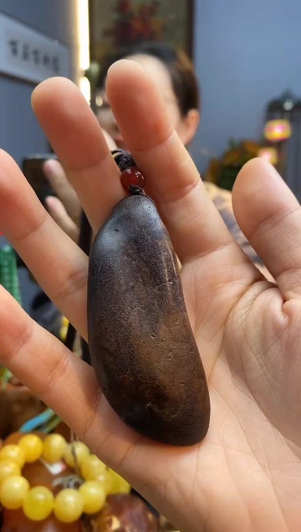 琥珀颈饰未镶嵌吊坠
