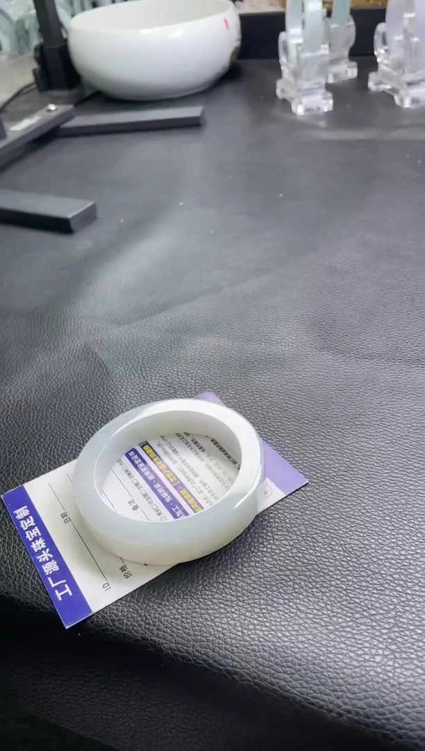 未镶嵌手镯定制翡翠手镯