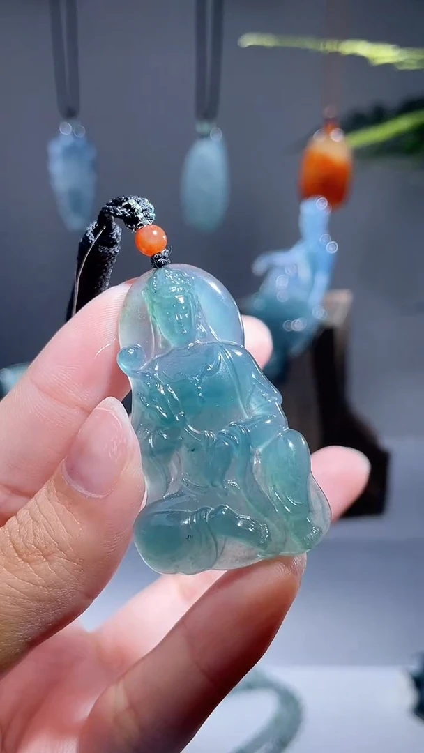颈饰未镶嵌翡翠观音自在