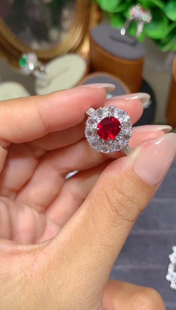 红宝石戒指18K金镶嵌1.58CT