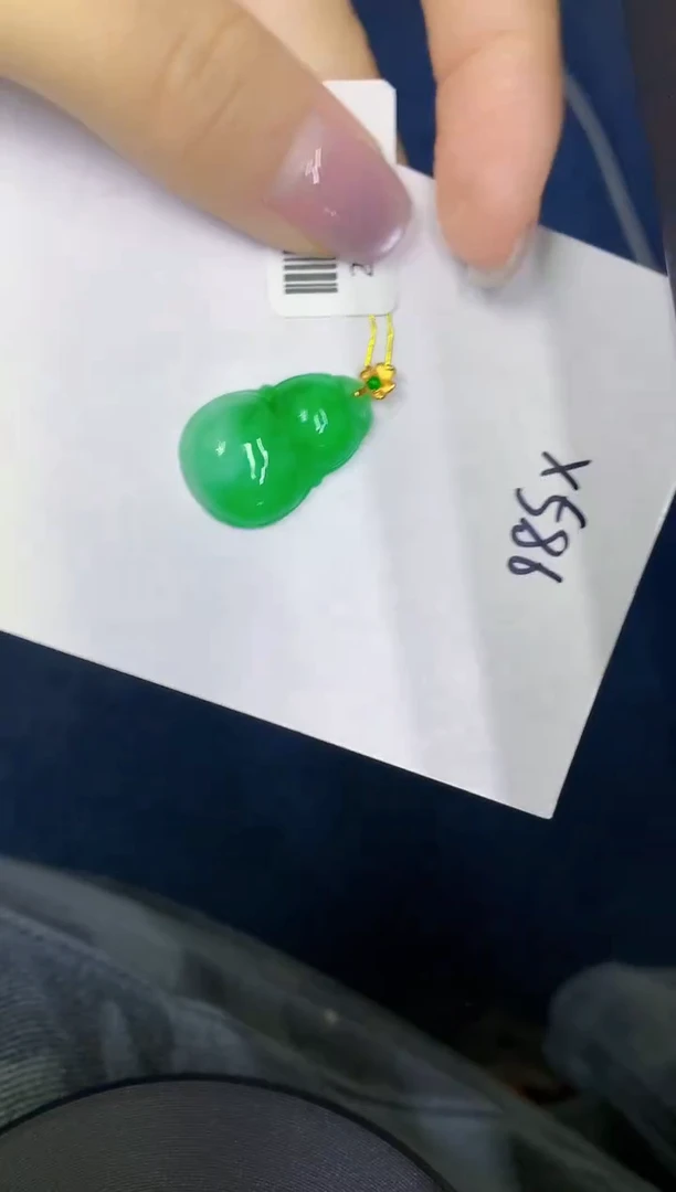颈饰18K金镶嵌翡翠缅甸天然翡翠A货
