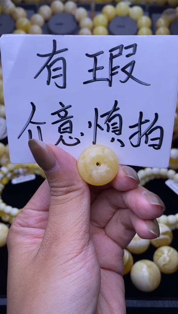 裸石琥珀未镶嵌尺寸20.4MM厚度11.8MM左右大小姐珠宝92