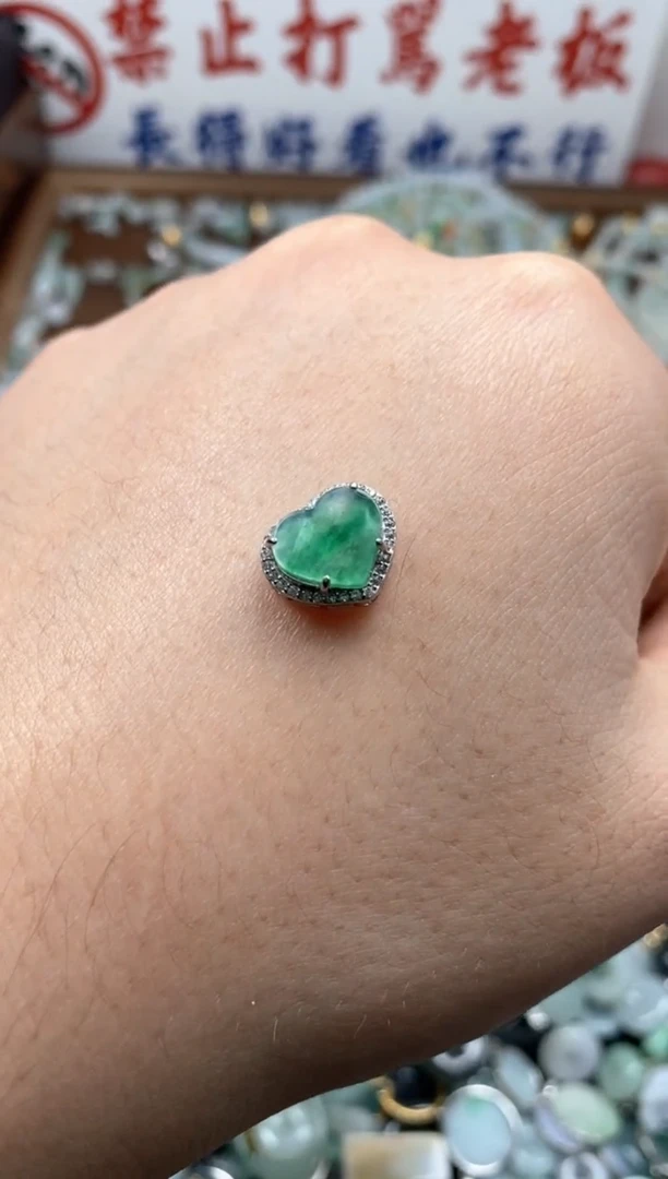 【闪购商品】翡翠颈饰未镶嵌哥哥