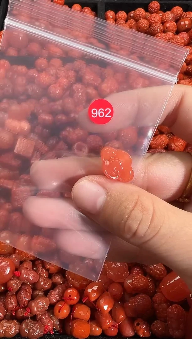 颈饰未镶嵌南红玛瑙1