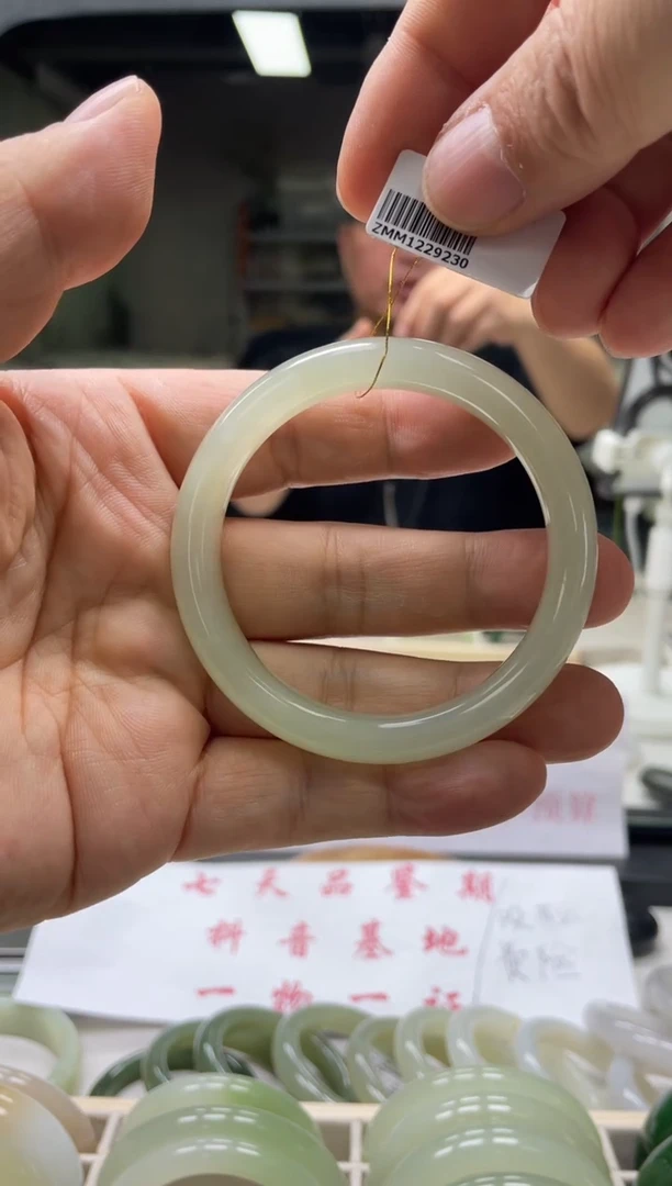 【闪购商品】和田玉手镯未镶嵌编码9230 圈口56-57