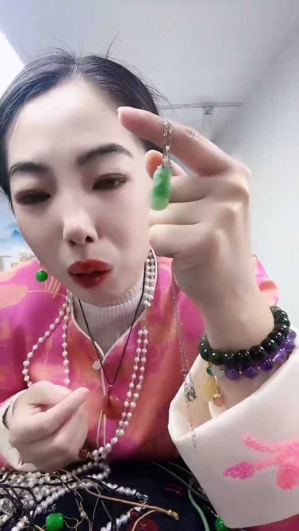 【闪购商品】翡翠颈饰未镶嵌葫芦