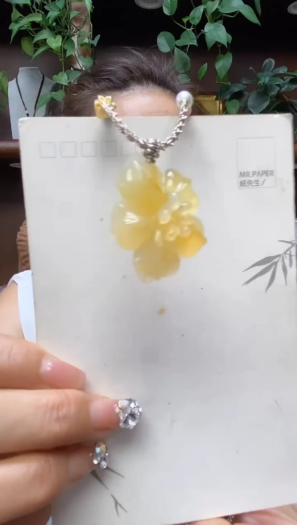未镶嵌岫玉颈饰唐*果`