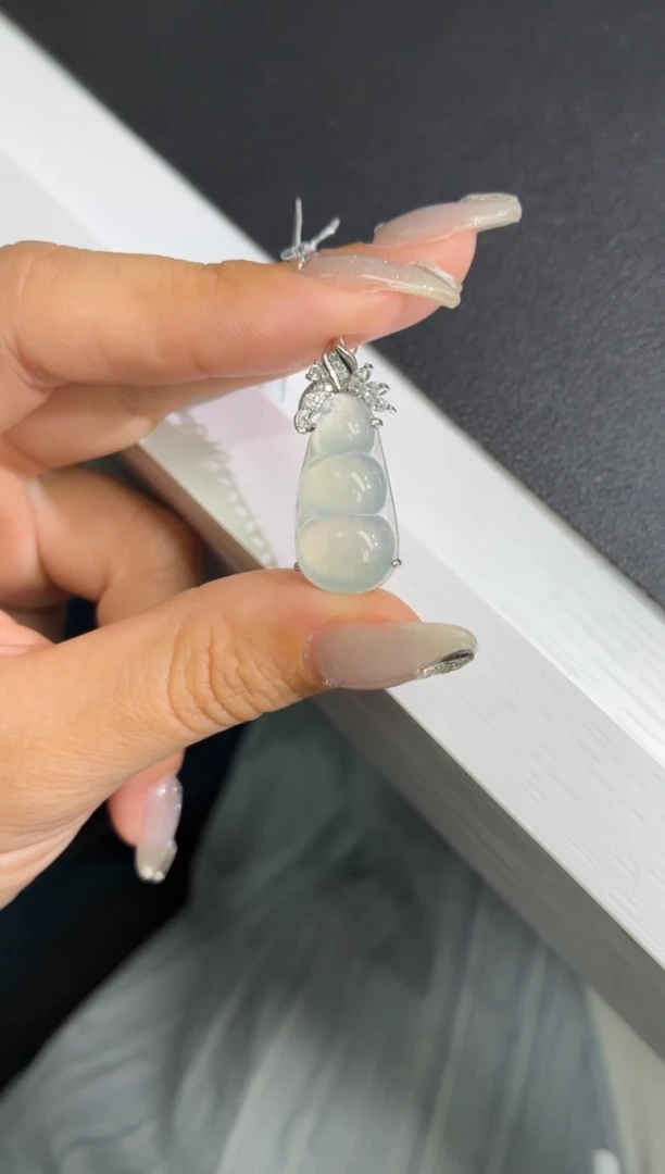 翡翠18K金镶嵌颈饰天然翡翠A货