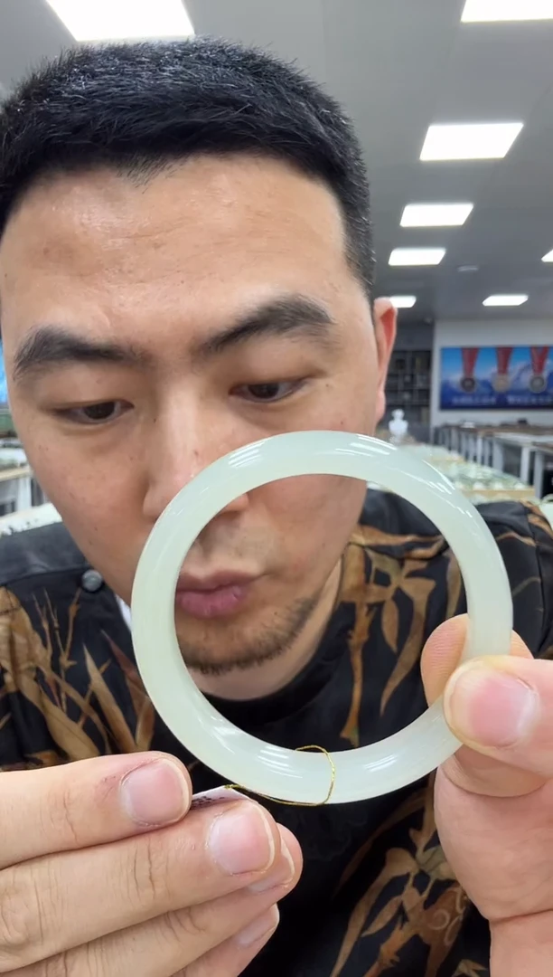 和田玉手镯未镶嵌53.5  180