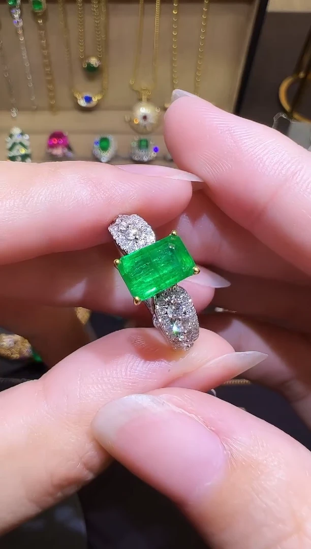 18K金镶嵌戒指祖母绿1.62ct