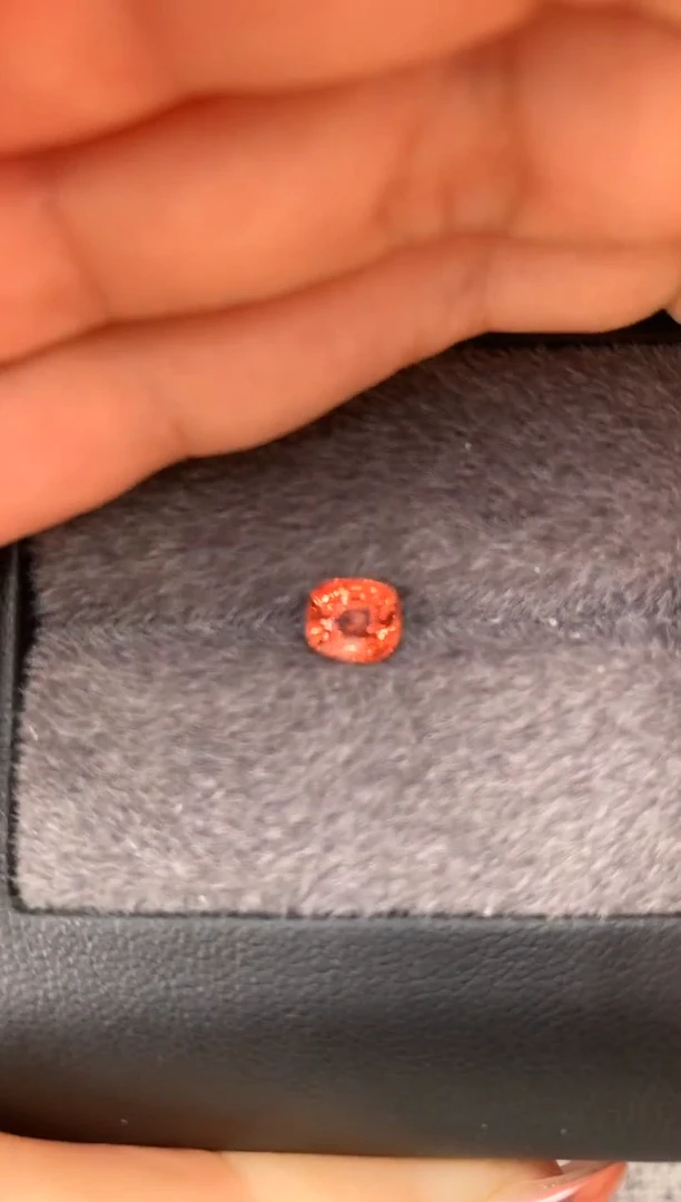 未镶嵌裸石定制尖晶石枕型 橙色调 1.32ct
