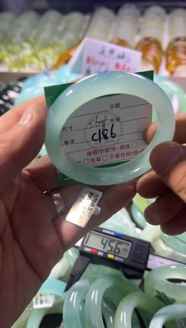 未镶嵌蛇纹石玉手镯1