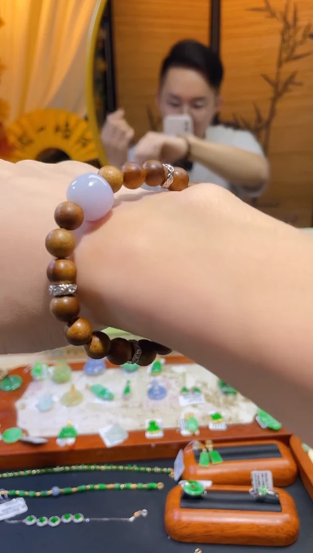 颈饰未镶嵌翡翠手串