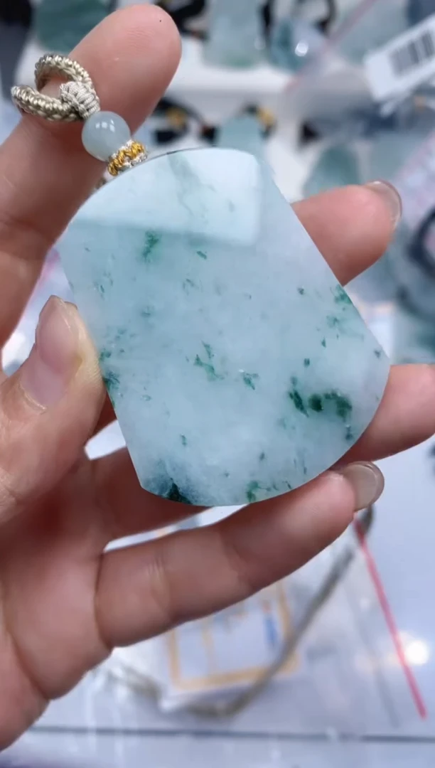 颈饰未镶嵌翡翠吊坠