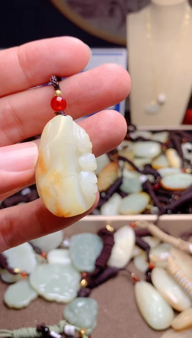 和田玉未镶嵌颈饰1