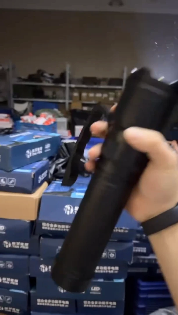 【登山露营专用】超长续航巨无霸露营铝合金强光手电-送两组电池