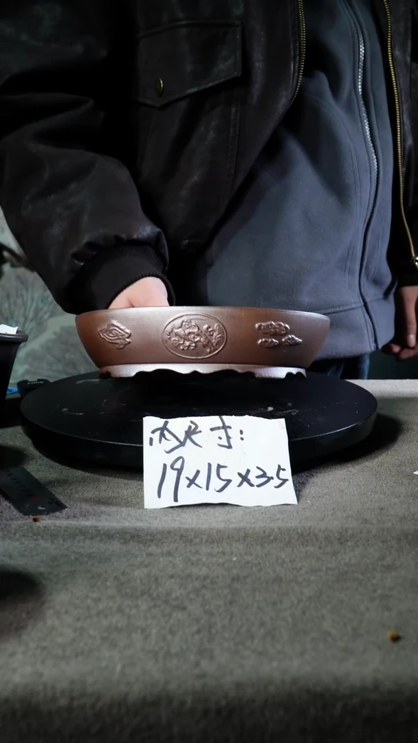 A宜兴紫砂小花盆