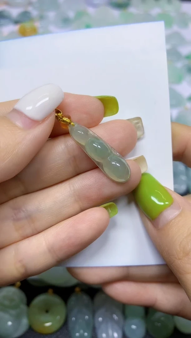 翡翠未镶嵌颈饰天然翡翠A货