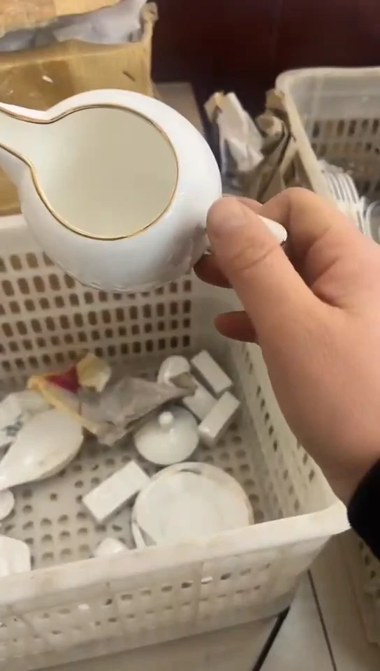 瓷隆达骨瓷黄金边奶杯1个