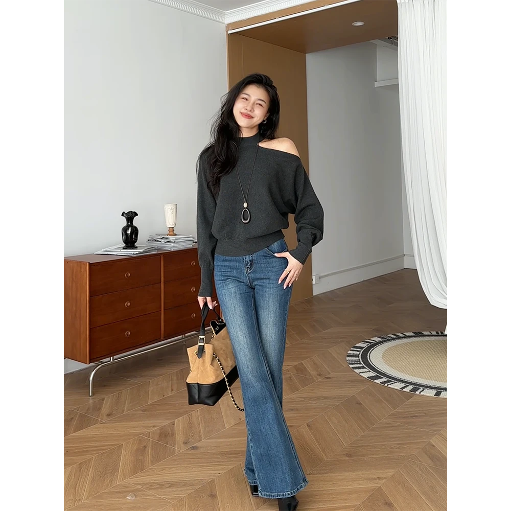 张阿星【心动瞬间】法式慵懒通勤气质挂脖露肩毛衣+复古微喇牛仔裤