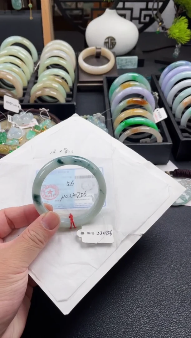 【闪购商品】翡翠手镯未镶嵌有纹裂