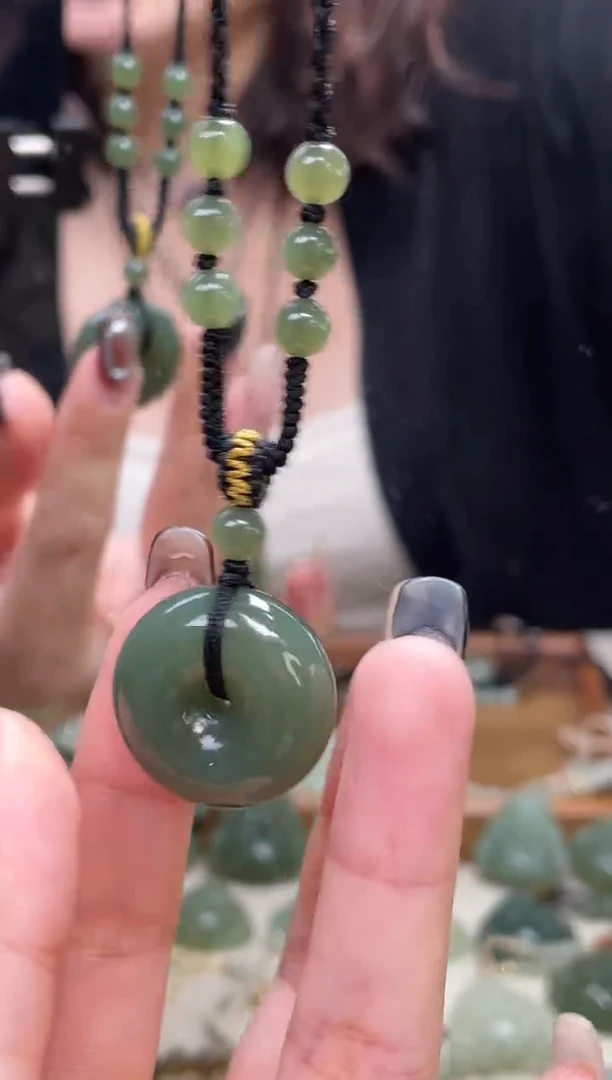 颈饰未镶嵌和田玉平安扣