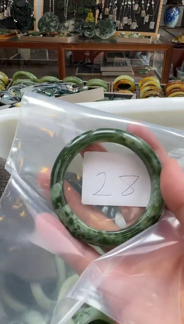 【闪购商品】岫玉手镯未镶嵌64圈口28号