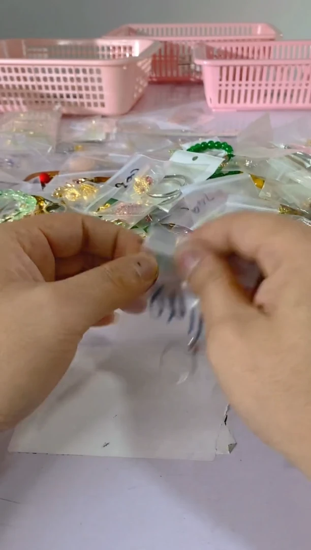 【闪购商品】水晶颈饰银S925镶嵌1148红宝，蓝宝，多样性发一件赠链