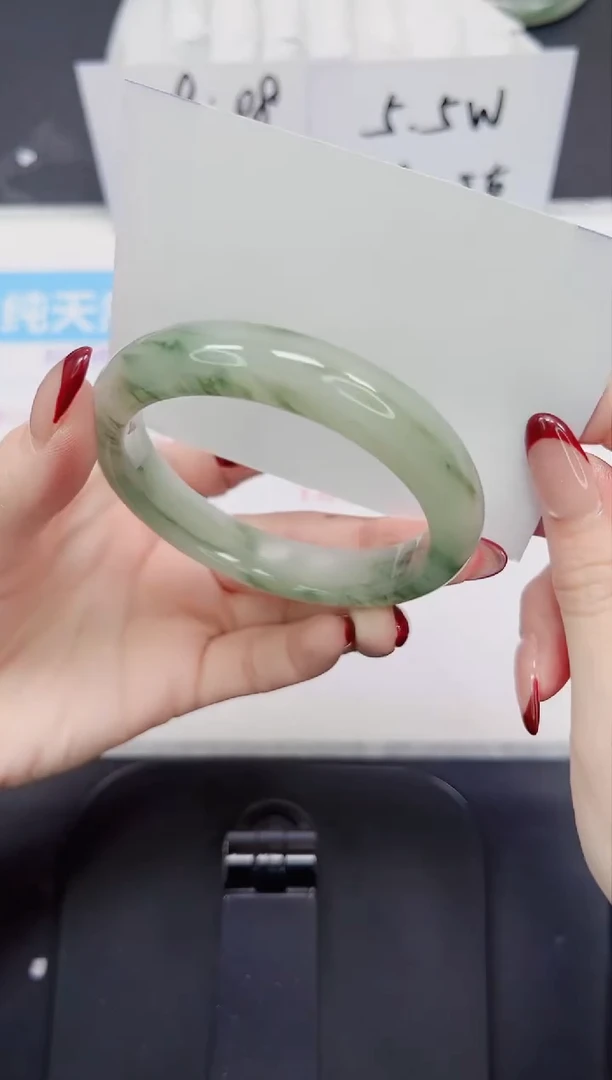 【闪购商品】石英质玉手镯未镶嵌372