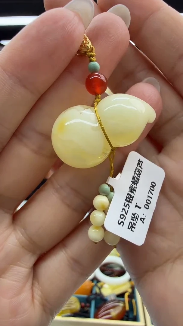 琥珀颈饰未镶嵌49秒拍号 假一罚三