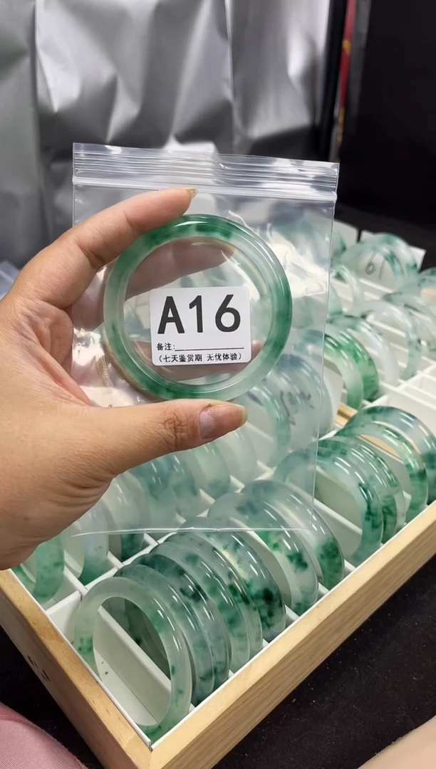 【闪购商品】石英岩玉手镯未镶嵌A16