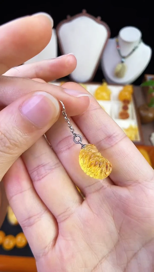 琥珀未镶嵌珠宝奇石多样性发其一