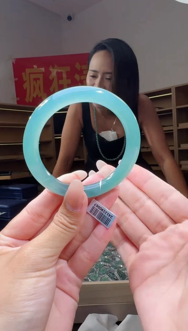 翡翠手镯未镶嵌54圈