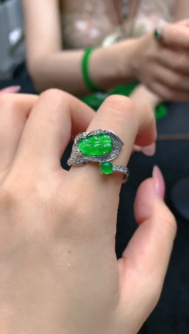 翡翠未镶嵌颈饰天然A货翡翠