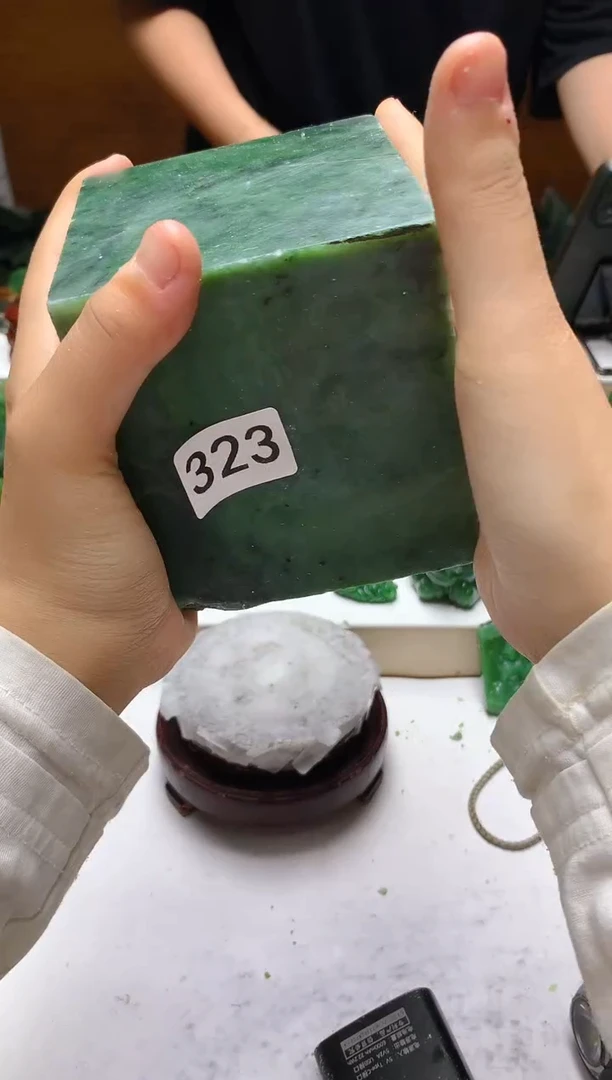 未镶嵌和田玉（碧玉）珠宝半成品1