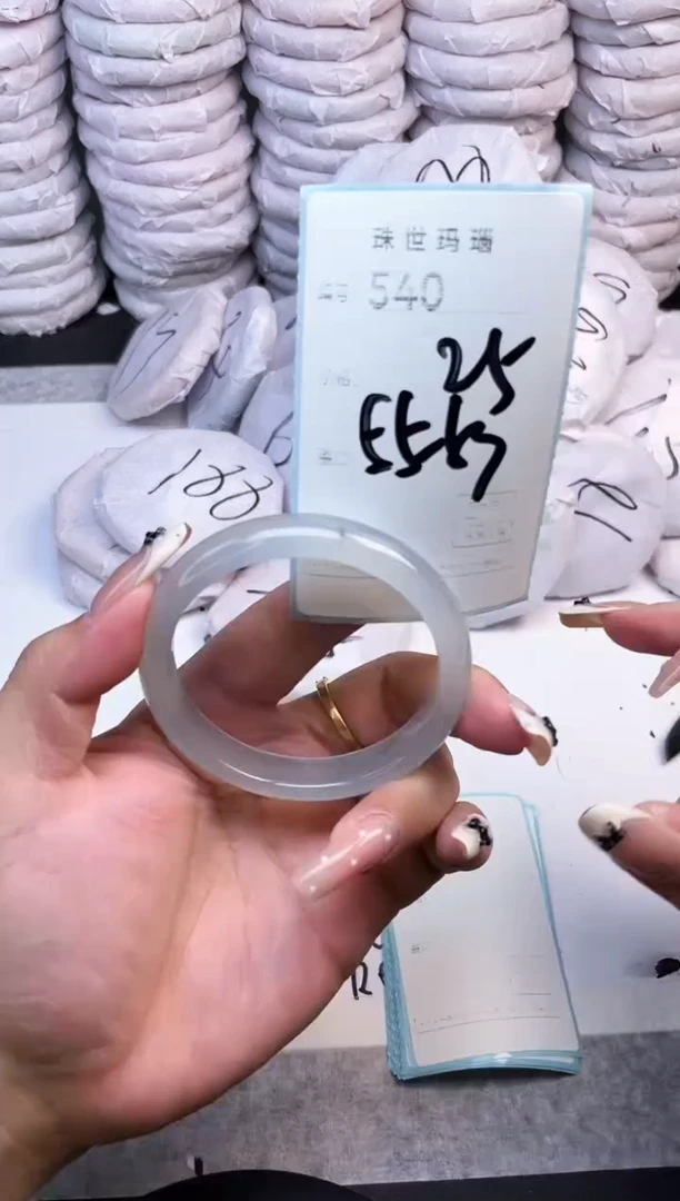 手镯玛瑙/玉髓未镶嵌540